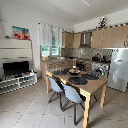 Alexis Stefanos * Himare